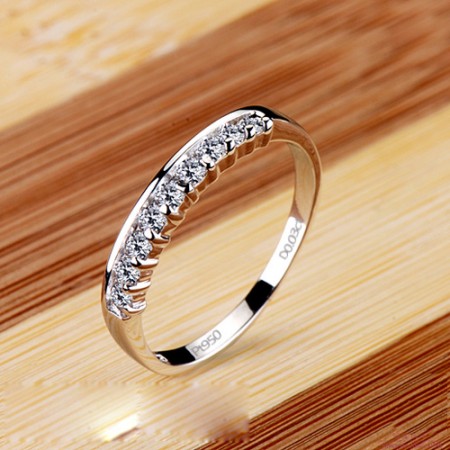 Elegant 9 Brilliant Diamond Inlaid Wedding Ring