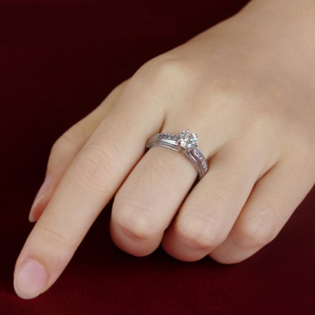 ▷ Fake Engagement Rings for Travel » Should You Wear Them? – Albert Hern