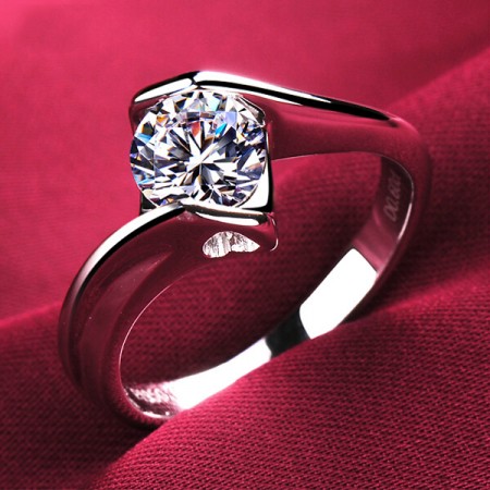 Unique Design Round Emulation Diamond Heart-shaped Engagement Ring