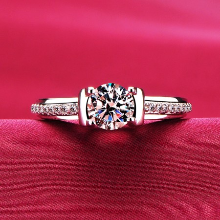 0.8 Carat Simulated Diamond Engagement/Wedding/Promise Ring For Her