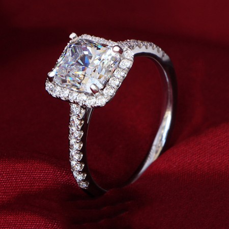 Luxury Four Claws 2.35Ct Diamond Simulation Engagement Ring 