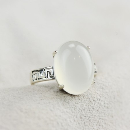 Classic Upscale Atmosphere S925 Silver Inlaid White Chalcedony Ring