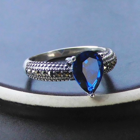 Exquisite Charm Sterling Silver Inlaid Teardrop-Shaped Gem Ring