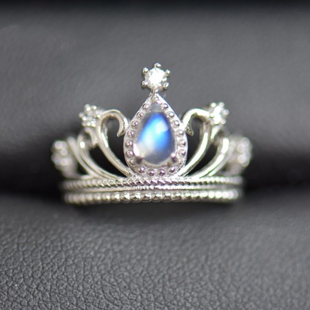Warm Attractive S925 Silver Inlaid Moonstone Crown Engagement Ring