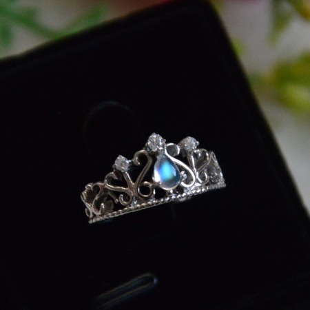 Retro Court Temperament Hollow 925 Sterling Silver Inlaid Moonstone Crown Ring