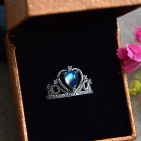 Retro Carved Craft 925 Sterling Silver Inlaid Moonstone Hollow Princess Crown Ring 
