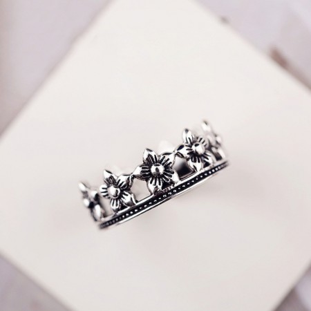 Delicate Process Retro Style Flowers Crown Woman'S Ring
