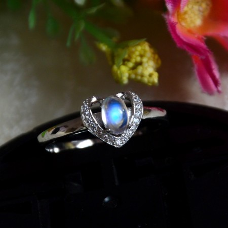 Elegant Noble 925 Sterling Silver Inlaid Natural Moonstone Ring