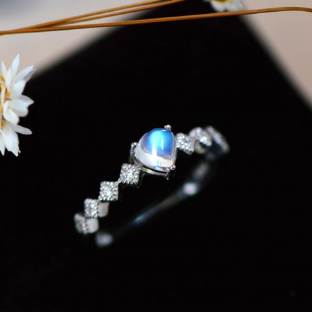 Slim And Exquisite 925 Sterling Silver Inlaid Natural Moonstone Ring