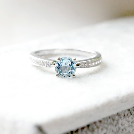 Pure And Elegant 925 Silver Engagement Ring With Natural Sapphire