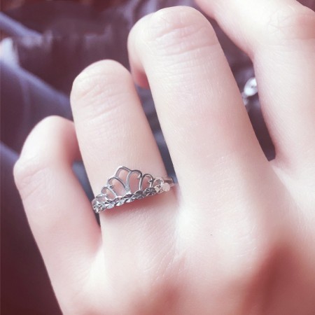 Simple ring design silver top