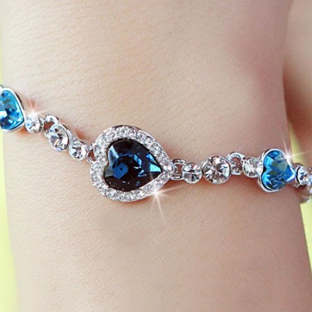 GAUEIOUR Blue Crystal Heart-Shaped Bracelet,Blue Crystal Heart shaped  Bracelet for Women Set with Blue Zircon Bracelet,Love Bracelet Shiny  Crystal Women's Adjustable Heart shaped Bracelet : : Fashion